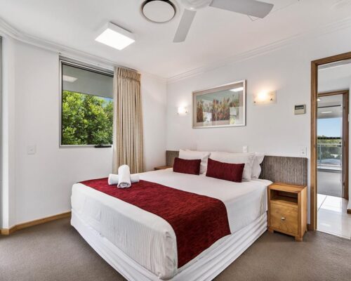 1200-5bed-luxury-coolum-accommodation4
