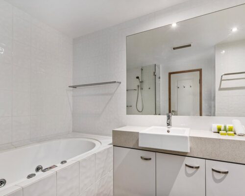 1200-5bed-luxury-coolum-accommodation5
