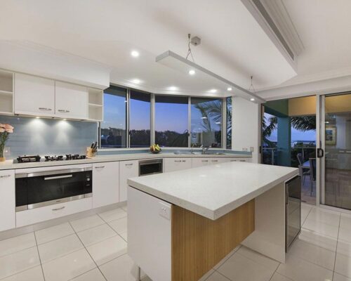 1200-5bed-luxury-coolum-accommodation8